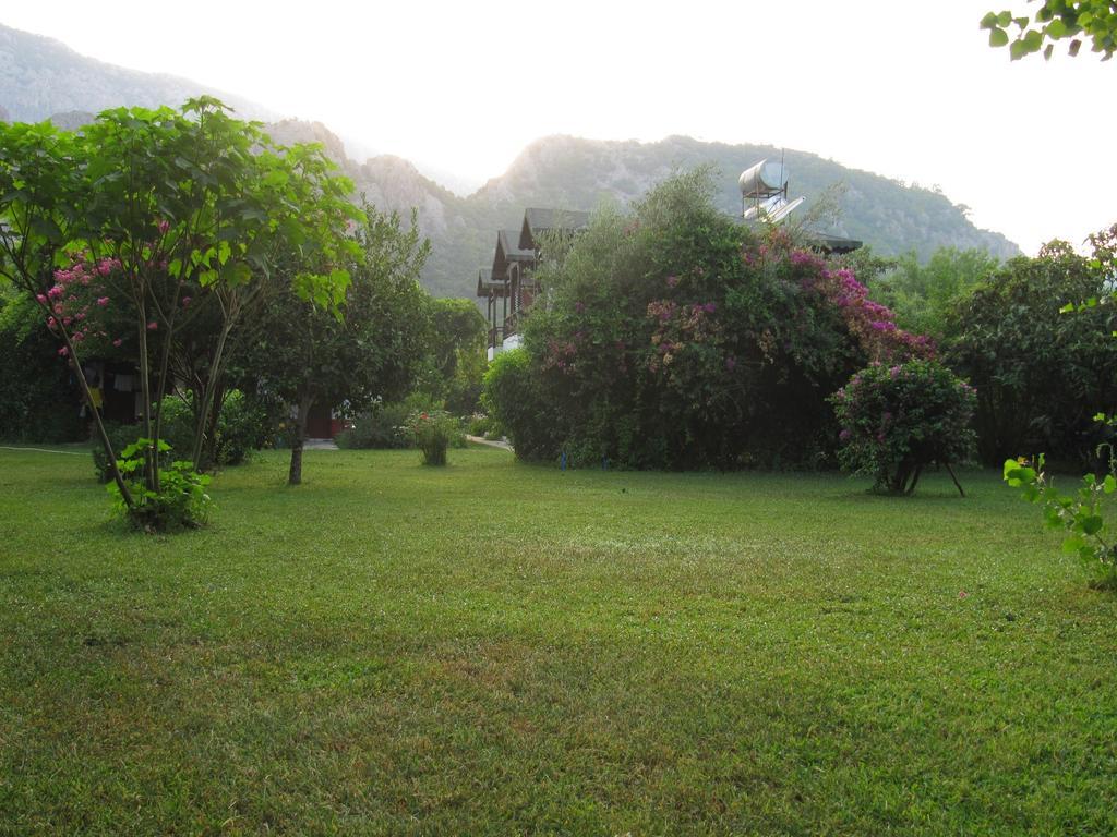 Baris Pension & Bungalows Чирали Экстерьер фото